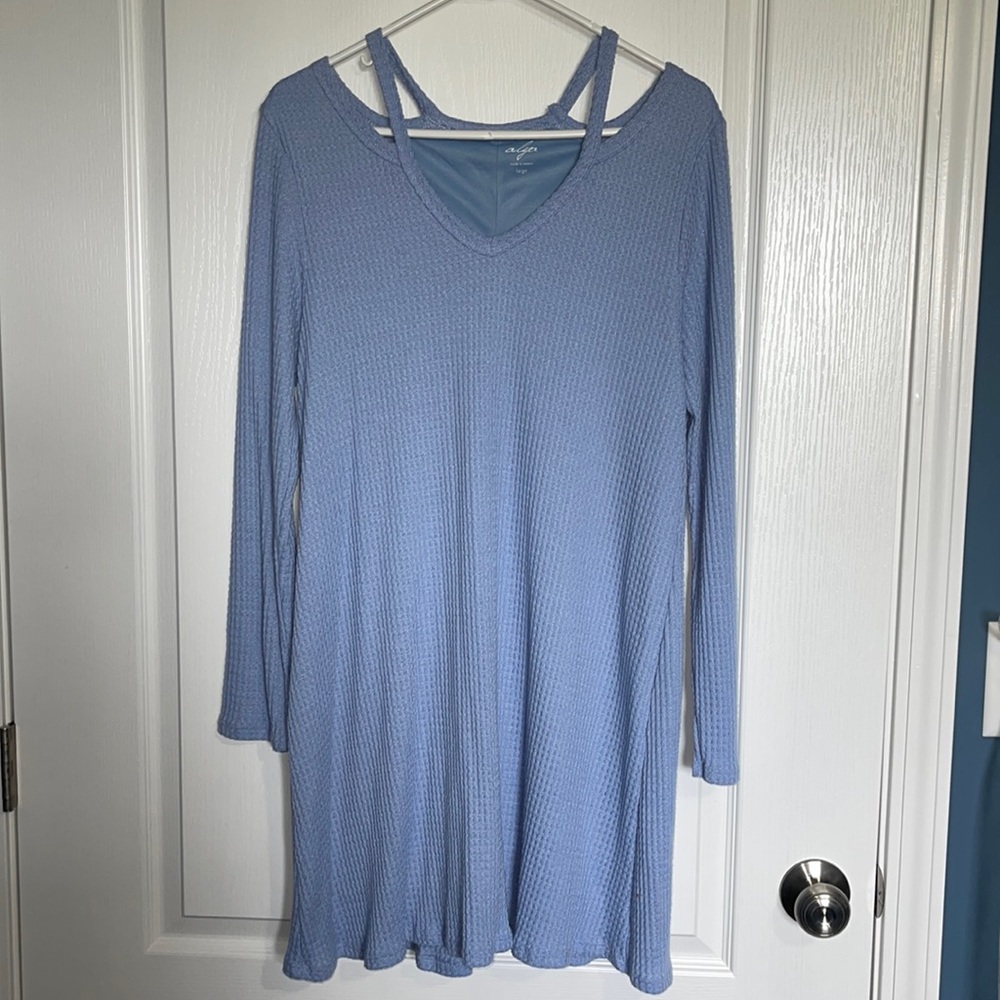 Women’s L blue Alya dress.